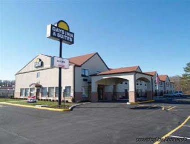 Days Inn & Suites Seaford Kültér fotó